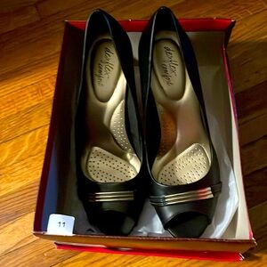 Dexflex Comfort Heels Womens Size 11 Black Peep Toe Pumps